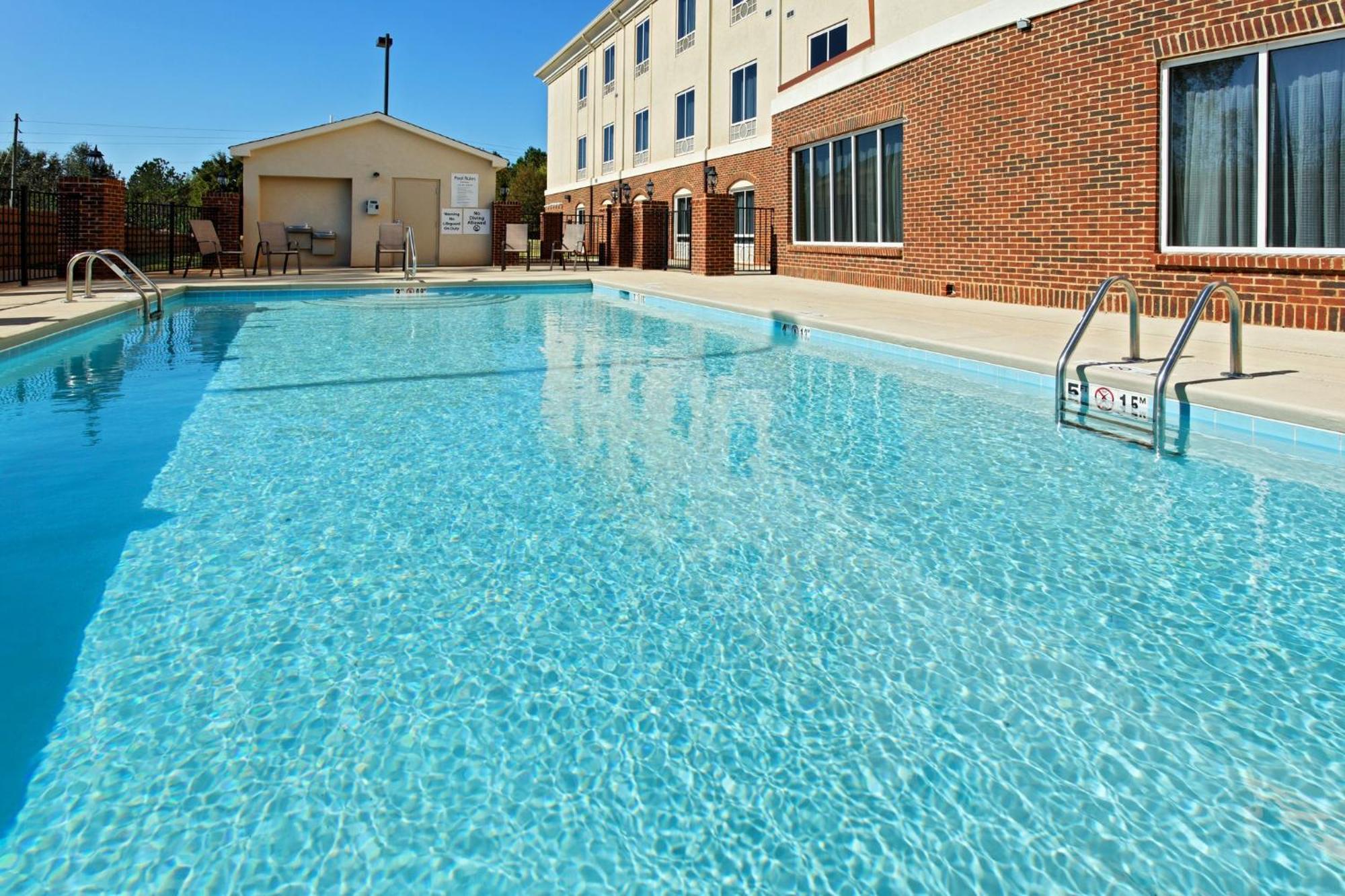 Holiday Inn Express Hotel & Suites Talladega By Ihg Kültér fotó